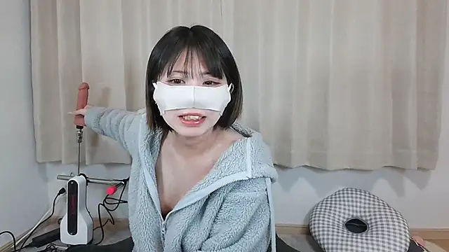 Snapshot of -anzu-o chatting on February 14, 11:53 am -anzu-o online show from February 14, 11:53 am