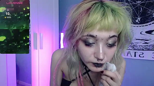 Snapshot of Milten-Trish chatting on June 14, 3:19 am Milten-Trish online show from June 14, 3:19 am