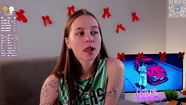 FalineDowlen online show from February 20, 1:46 am