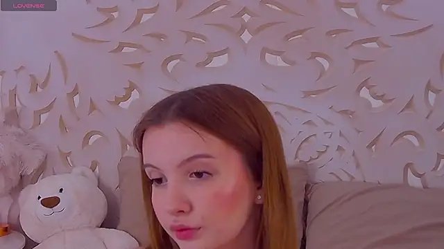 Snapshot of EvansMilana chatting on February 13, 6:38 pm EvansMilana online show from February 13, 6:38 pm