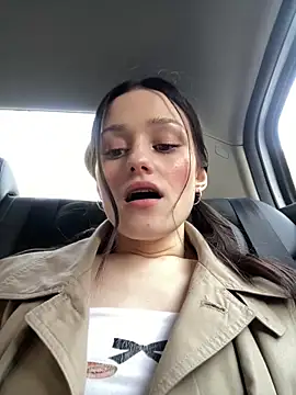Snapshot of Mia_Mia_M chatting on April 18, 4:00 pm Mia Mia M online show from April 18, 4:00 pm
