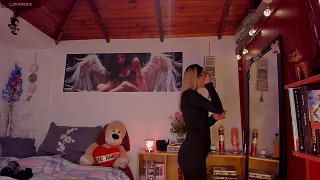 cuteweed420 online show from April 17, 12:35 am