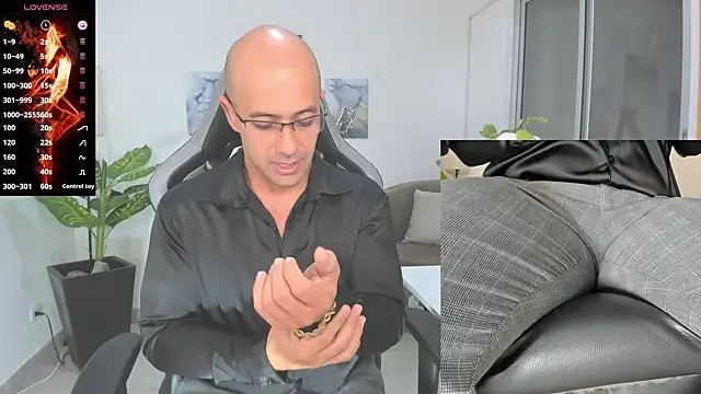 Snapshot of ryan_master_ chatting on January 2, 10:05 am ryan master online show from January 2, 10:05 am