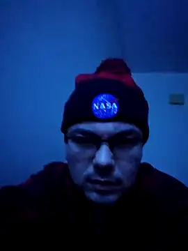 Snapshot of cmichaelxxx chatting on December 17, 10:12 am cmichaelxxx online show from December 17, 10:12 am