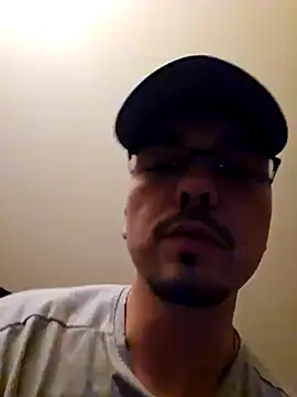 Snapshot of cmichaelxxx chatting on January 12, 7:32 am cmichaelxxx online show from January 12, 7:32 am