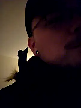 Snapshot of cmichaelxxx chatting on March 21, 12:07 am cmichaelxxx online show from March 21, 12:07 am