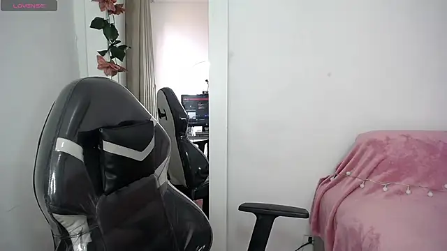 SaraBraun  online show from March 12, 8:10 pm