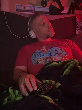 Snapshot of TwoFarty240 chatting on April 22, 9:22 am TwoFarty240 online show from April 22, 9:22 am