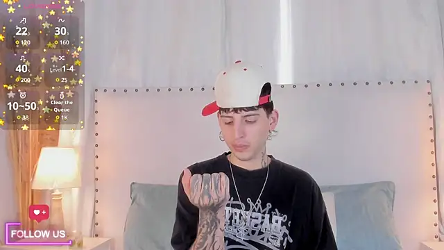 Snapshot of sett_and_gwen chatting on July 17, 7:52 pm sett and gwen online show from July 17, 7:52 pm