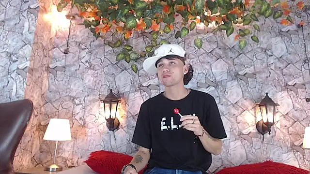 Samuel Hilton online show from December 13, 4:11 am