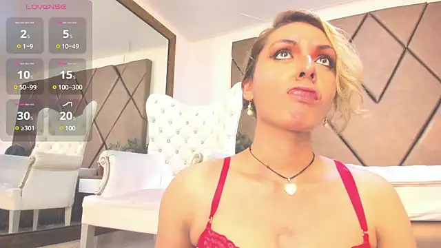 Snapshot of LunitaDiva chatting on March 5, 12:33 pm LunitaDiva online show from March 5, 12:33 pm