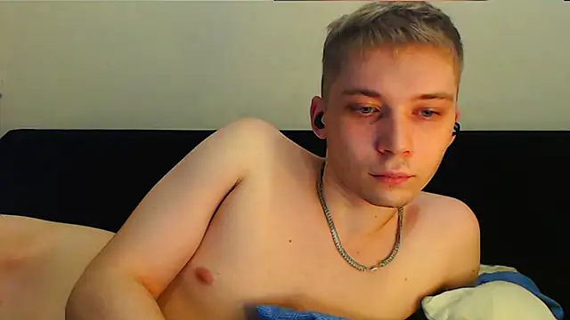 Snapshot of __sugarrebit chatting on February 8, 10:19 pm   sugarrebit online show from February 8, 10:19 pm