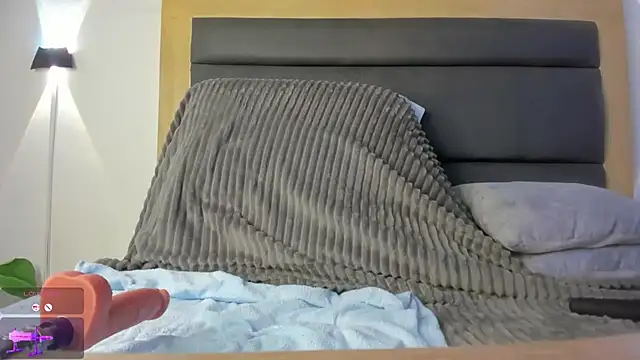 Snapshot of catleya_0 chatting on February 9, 4:04 am catleya 0 online show from February 9, 4:04 am