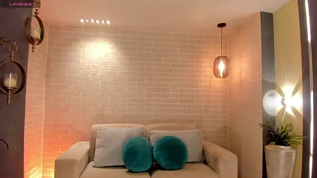 MiaFarrell  online show from March 28, 11:10 am