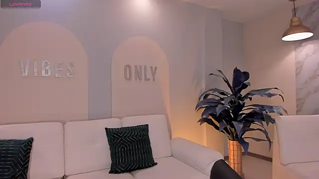 MiaFarrell  online show from April 14, 6:14 pm