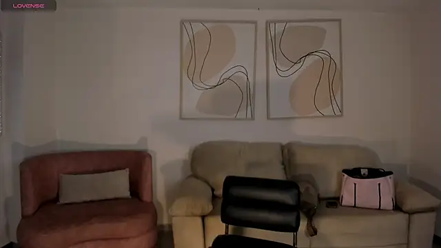 Snapshot of IsabelBornner chatting on May 17, 11:17 am IsabelBornner online show from May 17, 11:17 am
