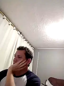 Snapshot of Bombi22 chatting on December 15, 3:13 am Bombi22 online show from December 15, 3:13 am