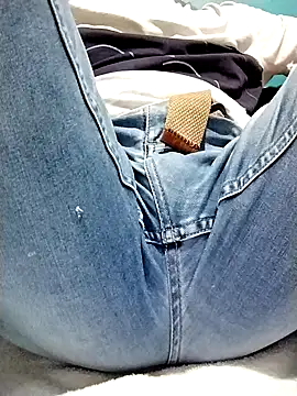 Snapshot of Bombi22 chatting on March 7, 2:57 am Bombi22 online show from March 7, 2:57 am