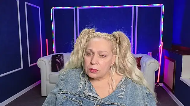 Penelope Pinky online show from January 7, 11:35 pm