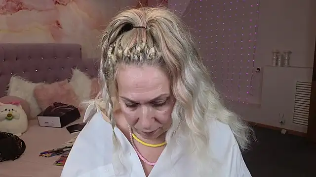 Penelope Pinky online show from January 23, 8:02 pm