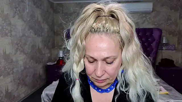 Penelope Pinky online show from January 31, 8:01 pm