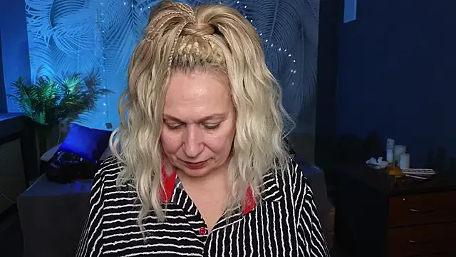 Penelope Pinky online show from February 15, 5:39 pm