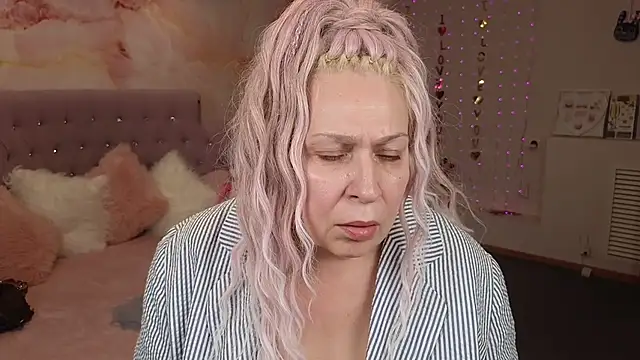 Penelope Pinky online show from March 3, 2:26 pm