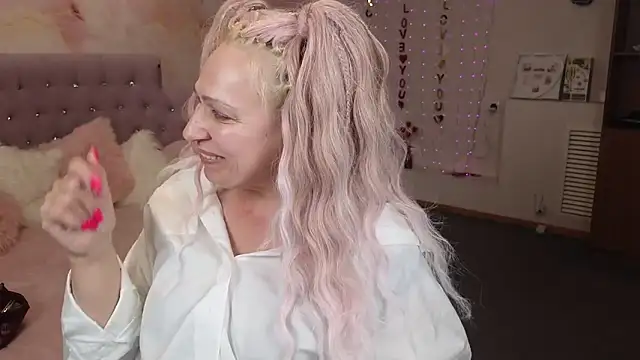 Penelope Pinky online show from March 4, 8:38 pm