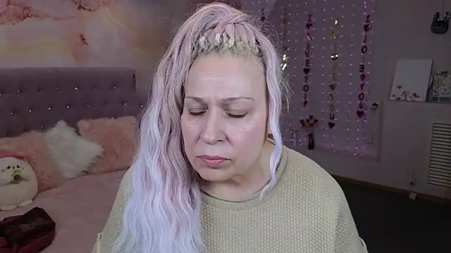 Penelope Pinky online show from March 14, 2:30 pm