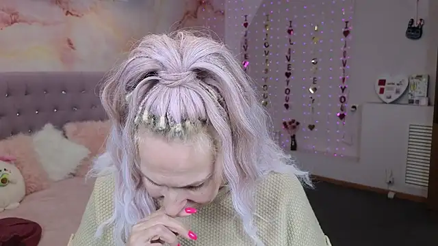 Penelope Pinky online show from March 14, 5:35 pm