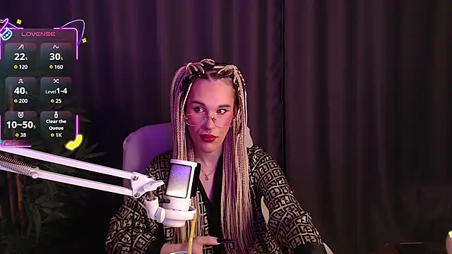 Snapshot of Cassie_Bae chatting on November 28, 5:43 am Cassie Bae online show from November 28, 5:43 am