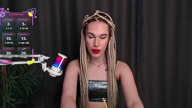 Snapshot of Cassie_Bae chatting on December 19, 8:32 am Cassie Bae online show from December 19, 8:32 am