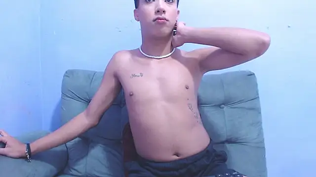 Snapshot of Hot_kleo chatting on January 3, 6:11 am Hot kleo online show from January 3, 6:11 am