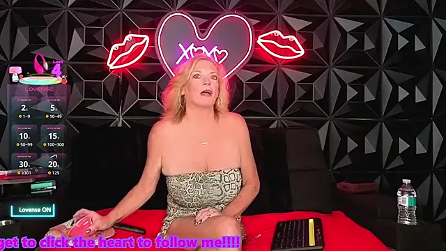 Snapshot of anastasiaxxx72 chatting on July 6, 2:08 am anastasiaxxx72 online show from July 6, 2:08 am