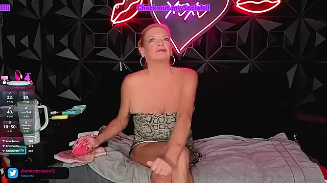 Snapshot of anastasiaxxx72 chatting on July 18, 4:05 am anastasiaxxx72 online show from July 18, 4:05 am