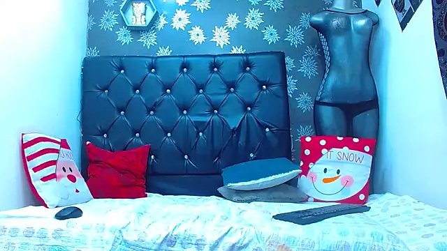 Snapshot of exotic_hot_couple chatting on December 28, 2:54 am exotic hot couple online show from December 28, 2:54 am