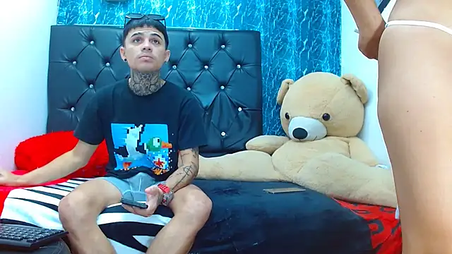 Snapshot of exotic_hot_couple chatting on January 16, 2:51 am exotic hot couple online show from January 16, 2:51 am