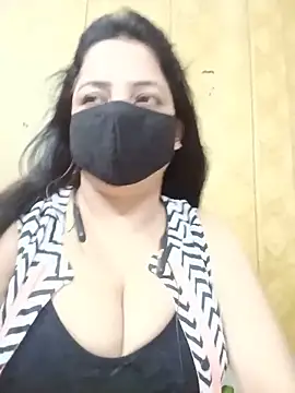 Snapshot of hornycoupleJandS chatting on June 2, 7:27 pm hornycoupleJandS online show from June 2, 7:27 pm