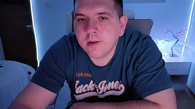 Snapshot of JasonJacks chatting on May 22, 2:40 am JasonJacks online show from May 22, 2:40 am
