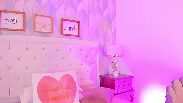 Snapshot of rebeca_watsson chatting on January 17, 11:37 am rebeca watsson online show from January 17, 11:37 am