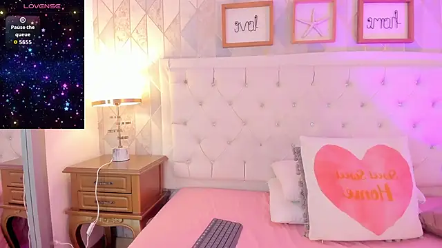 Snapshot of rebeca_watsson chatting on February 10, 11:25 am rebeca watsson online show from February 10, 11:25 am