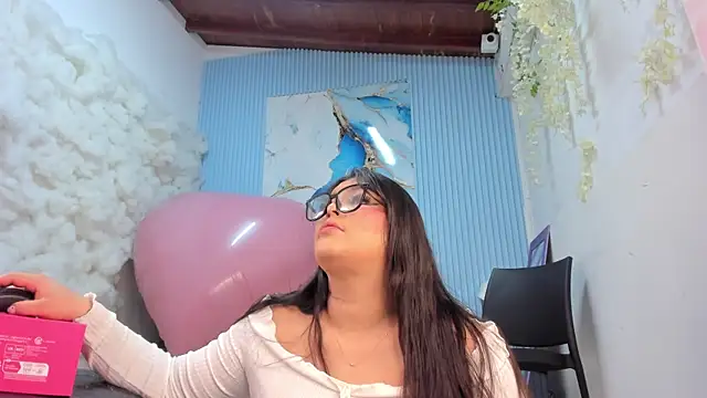 Snapshot of Danniela18_ chatting on May 20, 12:22 pm Danniela18 online show from May 20, 12:22 pm