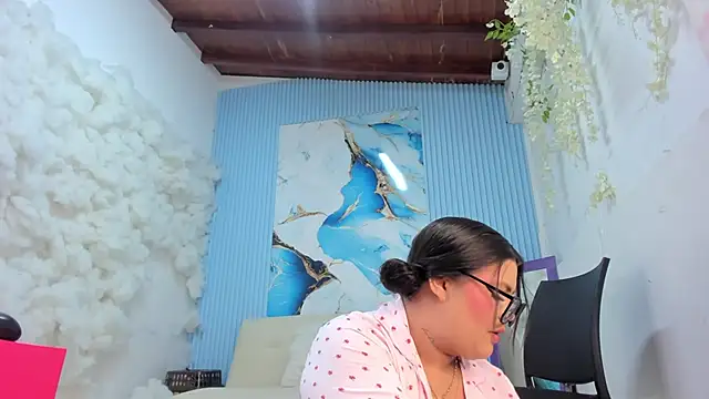 Snapshot of Danniela18_ chatting on June 3, 12:19 pm Danniela18 online show from June 3, 12:19 pm