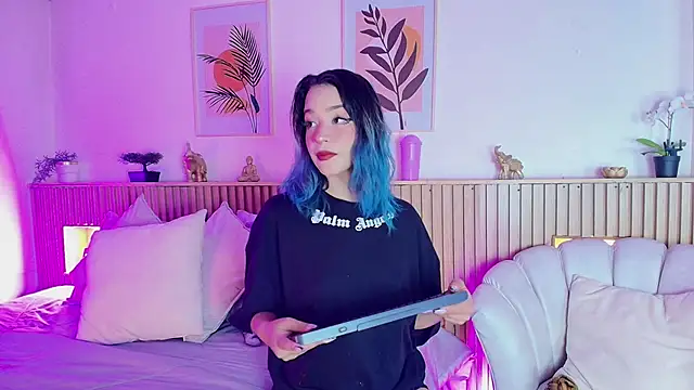 Snapshot of EmmaJhonnsson chatting on February 14, 8:37 pm EmmaJhonnsson online show from February 14, 8:37 pm