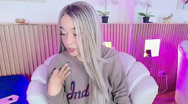 Snapshot of EmmaJhonnsson chatting on March 8, 2:55 am EmmaJhonnsson online show from March 8, 2:55 am