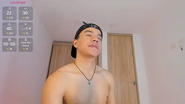 Snapshot of lucas_wellx chatting on June 3, 5:54 am lucas wellx online show from June 3, 5:54 am