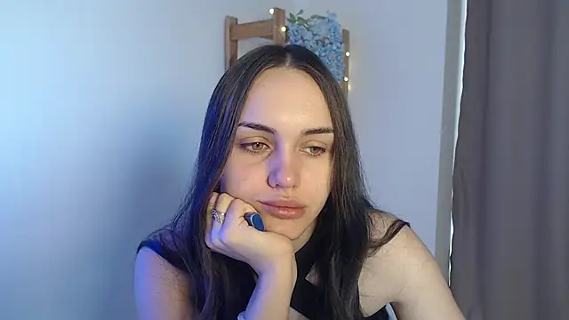 Snapshot of IrinaShayk18 chatting on January 3, 8:32 am IrinaShayk18 online show from January 3, 8:32 am