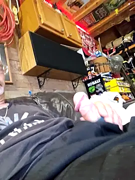 tileguyyy online show from September 12, 6:08 pm