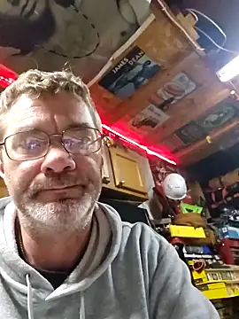 tileguyyy online show from October 16, 4:24 am