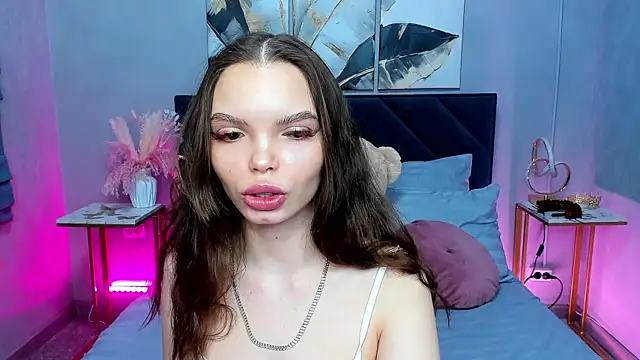 Curvy Dynamite  online show from December 1, 1:10 am